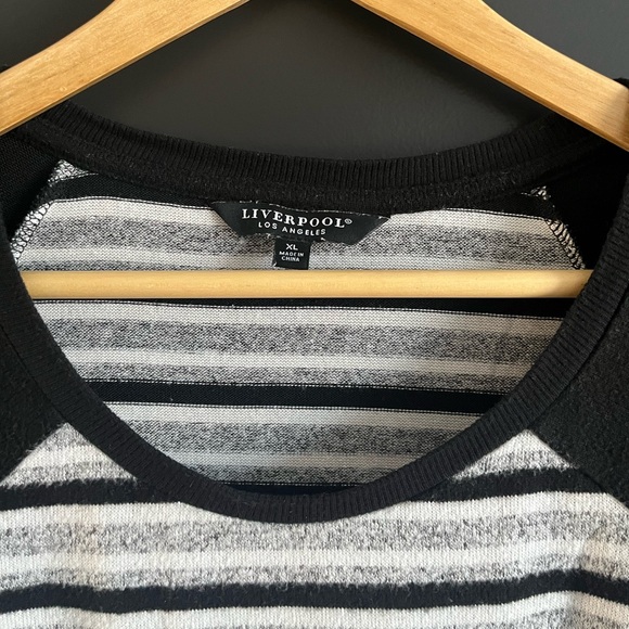 🔳 LIVERPOOL Black, White and Grey Round-neck Sweater - Picture 3 of 8